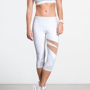 NWT White IntelliSkin Illusion Capri - Phoenix